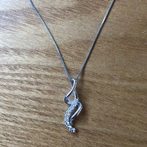 Diamond pendent necklace